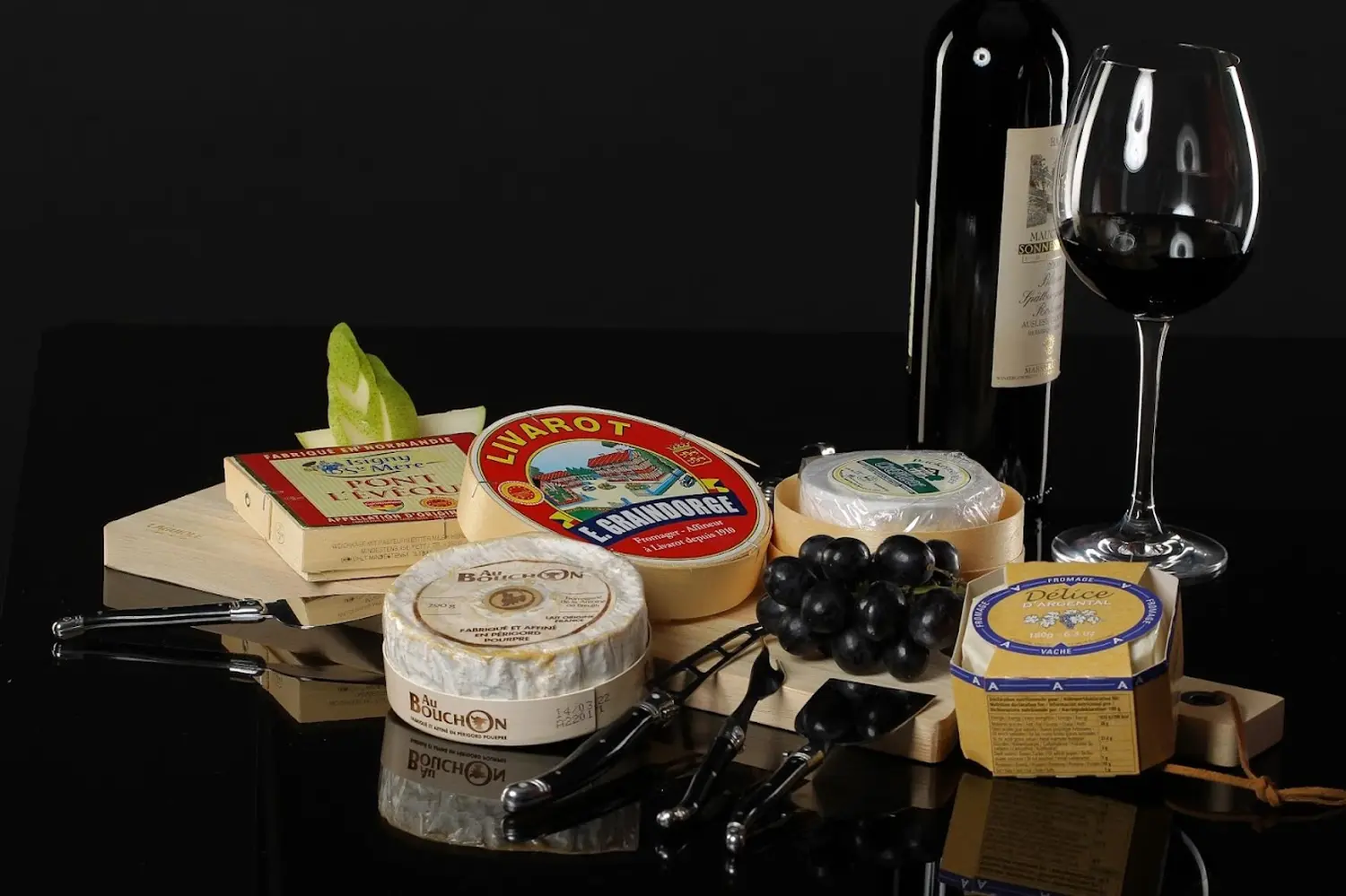 Auswahl an Speisen und Weinen von Kobelaise Party & Cateringservice und Käsesommlier